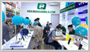 Cửa hàng Hoàng Hà Mobile thường xuyên đông khách